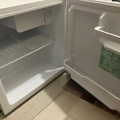 小型冷蔵庫　YRZ-C05L　の画像
