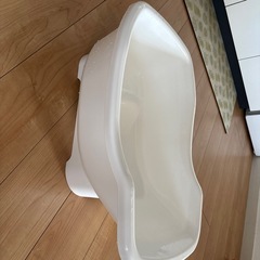ベビーバスと湯桶２つの画像