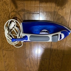 あげます！アイロン　ほぼ新品　
IRIS OHYAMA 2020年製の画像