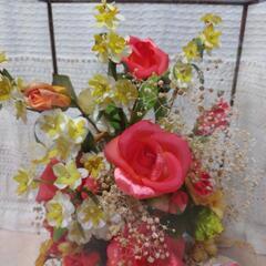 造花のフラワーアレンジメントの画像