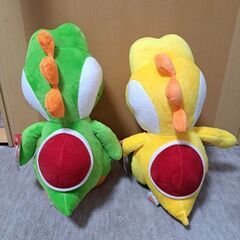 ヨッシーのぬいぐるみ2点の画像