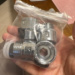 新品未使用⭐️LIXIL シャワーヘッド ホワイト 取り付け金具付きの画像