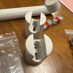 新品未使用⭐️LIXIL シャワーヘッド ホワイト 取り付け金具付きの画像