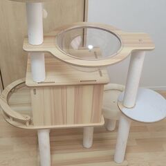 分解無しなら500円引き！キャットタワー 美品 木製据え置きタイプの画像