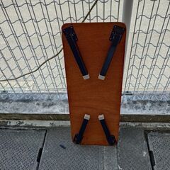 折り畳みテーブルの画像