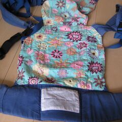 エルゴの抱っこひも・色あせ部分がかなりありますが。の画像