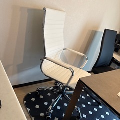 イームズ　リプロダクト　デスクチェア　座面剥がれ有り　昇降式の画像