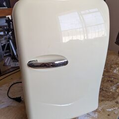 ３１日／本日五時までに受領できるひと限定品　コンパクト温冷蔵庫　２電源の画像