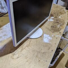３１日本日五時までに受領できるひと限定　パソコン液晶モニター　Asus製　２１型　HDMI接続できる　架台付きの画像