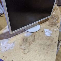 ３１日本日五時までに受領できるひと限定　パソコン液晶モニター　Asus製　２１型　HDMI接続できる　架台付きの画像