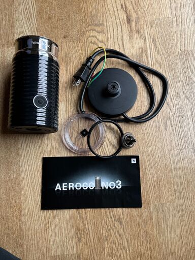2点セット Nespresso エッセンサミニ と エアロチーノ3 美品ネスプレッソ エッセンサミニC30＆エアロチーノ3ミルク加熱