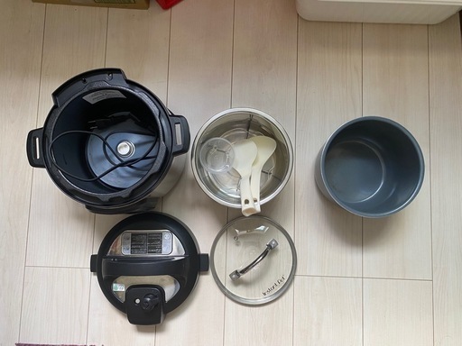値下げ不可　Instant Pot 9000円相当セラミック鍋 マルチ電気圧力鍋 Instant Pot(インスタントポット) 1台7役 Nova