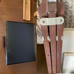 油絵具、イーゼル、画材の画像