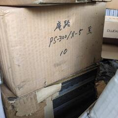 床用タイル　30x30 厚さの1.4ミリほどの画像