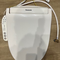 美品・説明書付／Panasonic ビデ機能付きトイレシート　ウォシュレット
の画像