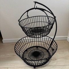 キッチンカウンター　2段フルーツバスケット　ブラック　小物入れ　フルーツ入れの画像