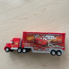 トミカ カーズ ピットに変形! トレーラー マックの画像