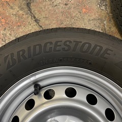 145/80r12純正ダイハツホイールとタイヤbridgestone44週2024年の画像