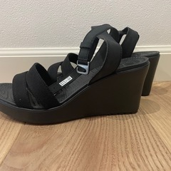 クロックス 黒 ウェッジサンダル W8(24cm) アンクルストラップの画像