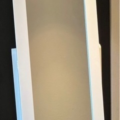 収納付きスタンドミラーの画像