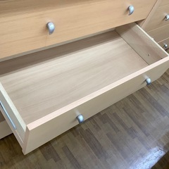 90分の無料軽トラック貸出サービス！【BoConcept】4段チェスト①の画像