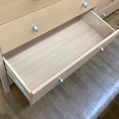 90分の無料軽トラック貸出サービス！【BoConcept】4段チェスト①の画像