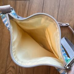 レスポートサック LeSportsac サコッシュ 3ポケット  ショルダーバッグ の画像