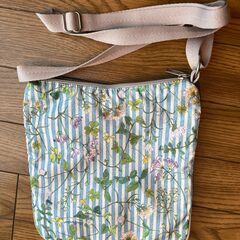 レスポートサック LeSportsac サコッシュ 3ポケット  ショルダーバッグ の画像