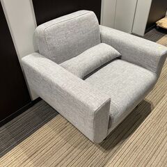 【展示品・未使用品】1人掛けソファ ワイドソファ 天然木脚 ファブリック💳自社配送時🌟代引き可💳※現金、クレジット、スマホ決済対応※【送料に設置込】の画像
