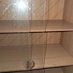 小さい食器棚の画像