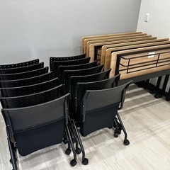 【ほぼ新品・美品】MAX７台あります！会議用テーブル　スタッキングテーブル　長机の画像