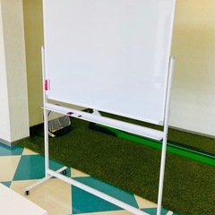 会議室セット（ホワイトボード、折り畳みテーブル、折り畳み椅子）の画像
