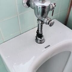 中古　小便器　引き取り限定の画像