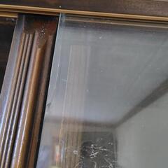 キャビネット　書庫　飾り棚にもの画像