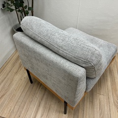 【トレファクマーケット千葉おゆみ野店】ご来店いただける方限定！1人掛けソファ グレー×ナチュラルのご紹介です！の画像