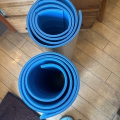 キャンプで寝袋などの下に敷くマット2個セットの画像