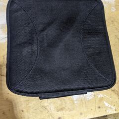 ３１日本日五時までに受領できるひと限定　 通気性座布団黒色　（未使用に近い品)の画像