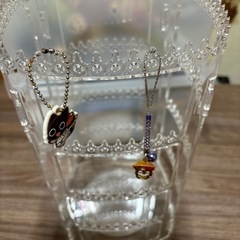 受け渡し予定者決まりました！キーホルダーの棚の画像