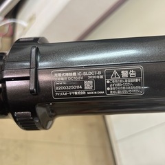 良品　アイリスオーヤマ製の充電式掃除機 IC-SLDC7-B 2020年製の画像