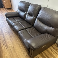 ヤマダオリジナル 電動 リクライニングソファ ГYES140001DBR3P/L25 幅202cm 3人掛け本 革ダークブラウン色電動　 ソファの画像