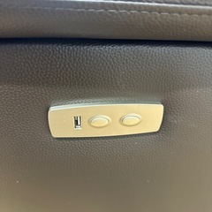 ヤマダオリジナル 電動 リクライニングソファ ГYES140001DBR3P/L25 幅202cm 3人掛け本 革ダークブラウン色電動　 ソファの画像