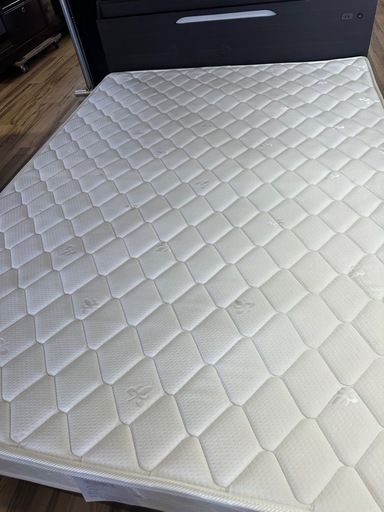 ダブルベッド　140cm マットレス付き　引き出し付き