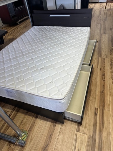 ダブルベッド　140cm マットレス付き　引き出し付き