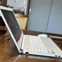 東芝 dynabook フルHD Core i3 SSD Office2024 マウス付 極美品の画像