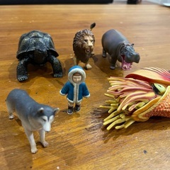 動物のフィギュア6点の画像
