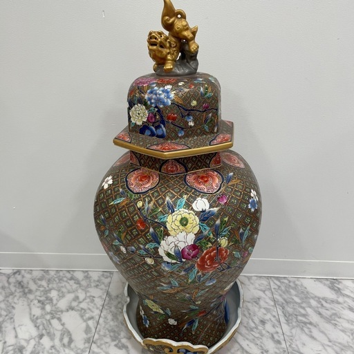 有田焼　大壺　飾り壺　金彩　満開の桜に御所車 m83969462591_1.jpg?1714292059