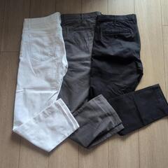 ユニクロの定番パンツ3本セットの画像