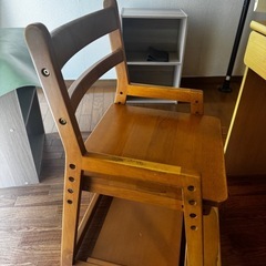 学習机とイスと照明セットの画像