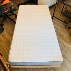 シングルサイズ⭐️ベッド(マットレス付き)【グッディーズ】の画像