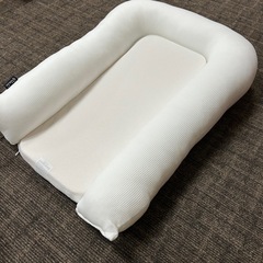 【美品】ベビーネスト クッションベッド 収納袋付き ホワイト 西松屋の画像